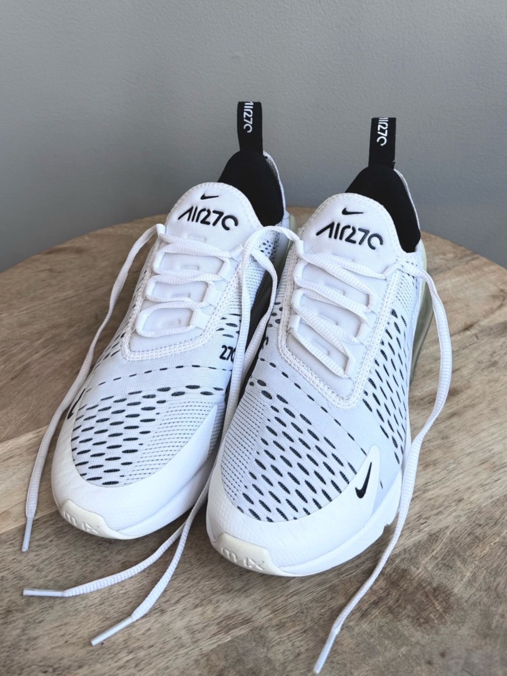 Women's Nike Air Max 270 Size 8.5 Sneakers White/Black/White (AH6789 100)